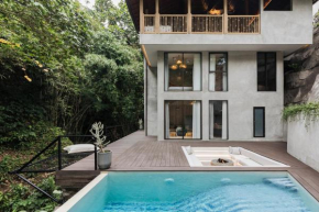 Bamboolina Jungle Villa - A Unique Retreat with Artistic Charm with River Access
